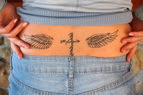 tatuajes en la parte baja de la espalda|70 Tatuajes en la BAJA espalda (zona lumbar) para。